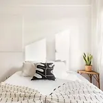 Soar Home Guest House I Saldanha I Premium Stay Climate Comfort 1 Min To Metro, Near Coworks And Eduardo VII Park Homestay Lisbon