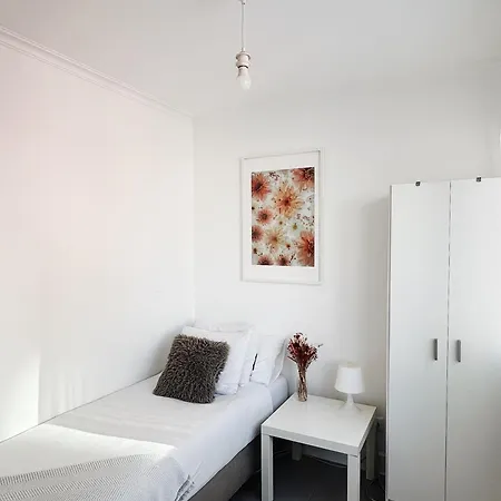 Saldanha L Iconic Climate Comfort 1 Min To Metro, Near Coworks And Eduardo Vii Park شقة *